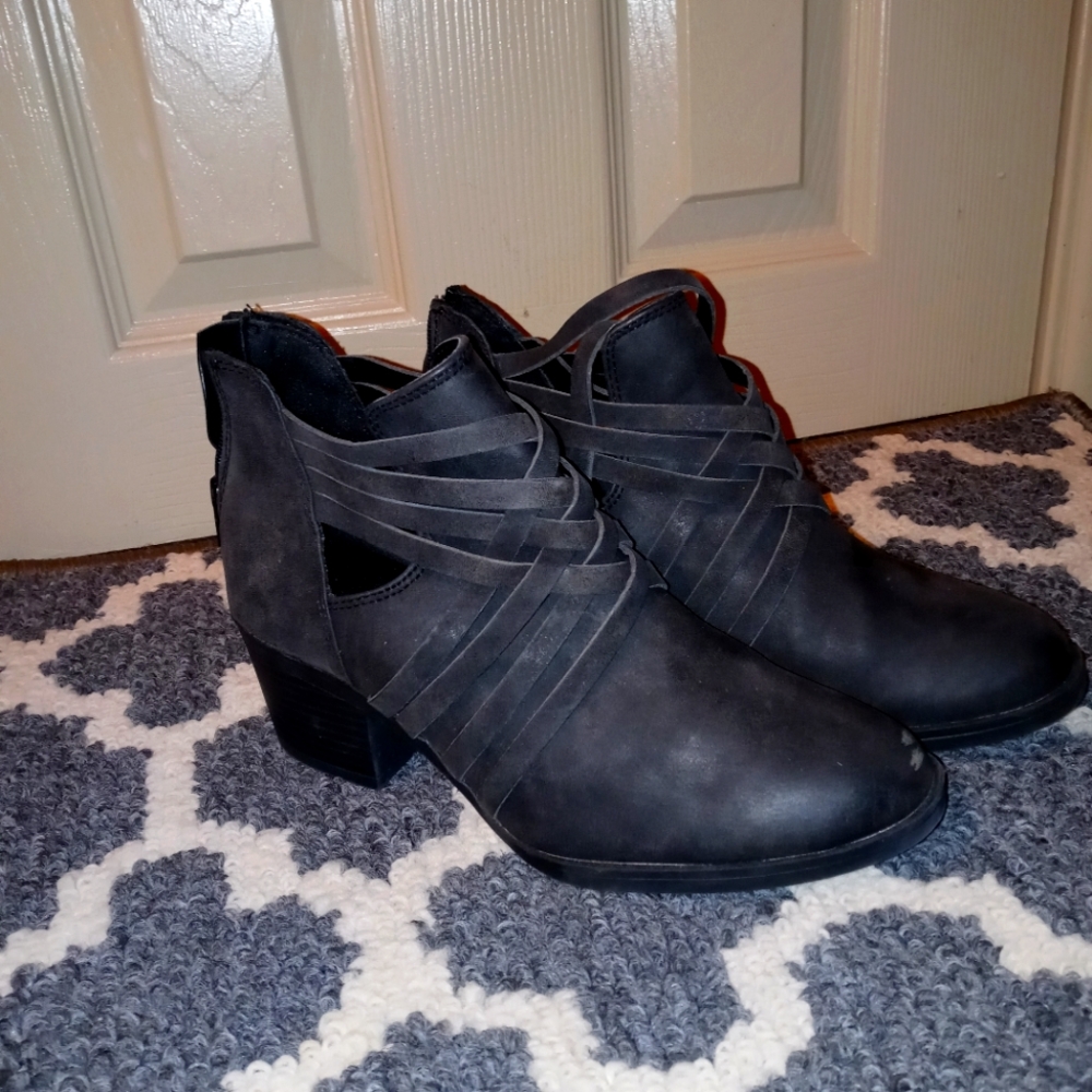 Super cute gray boots with straps.